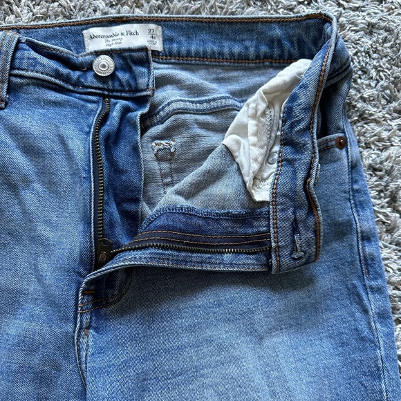 Abercrombie and Fitch skinny high rise blue jeans - Picture 4 of 8